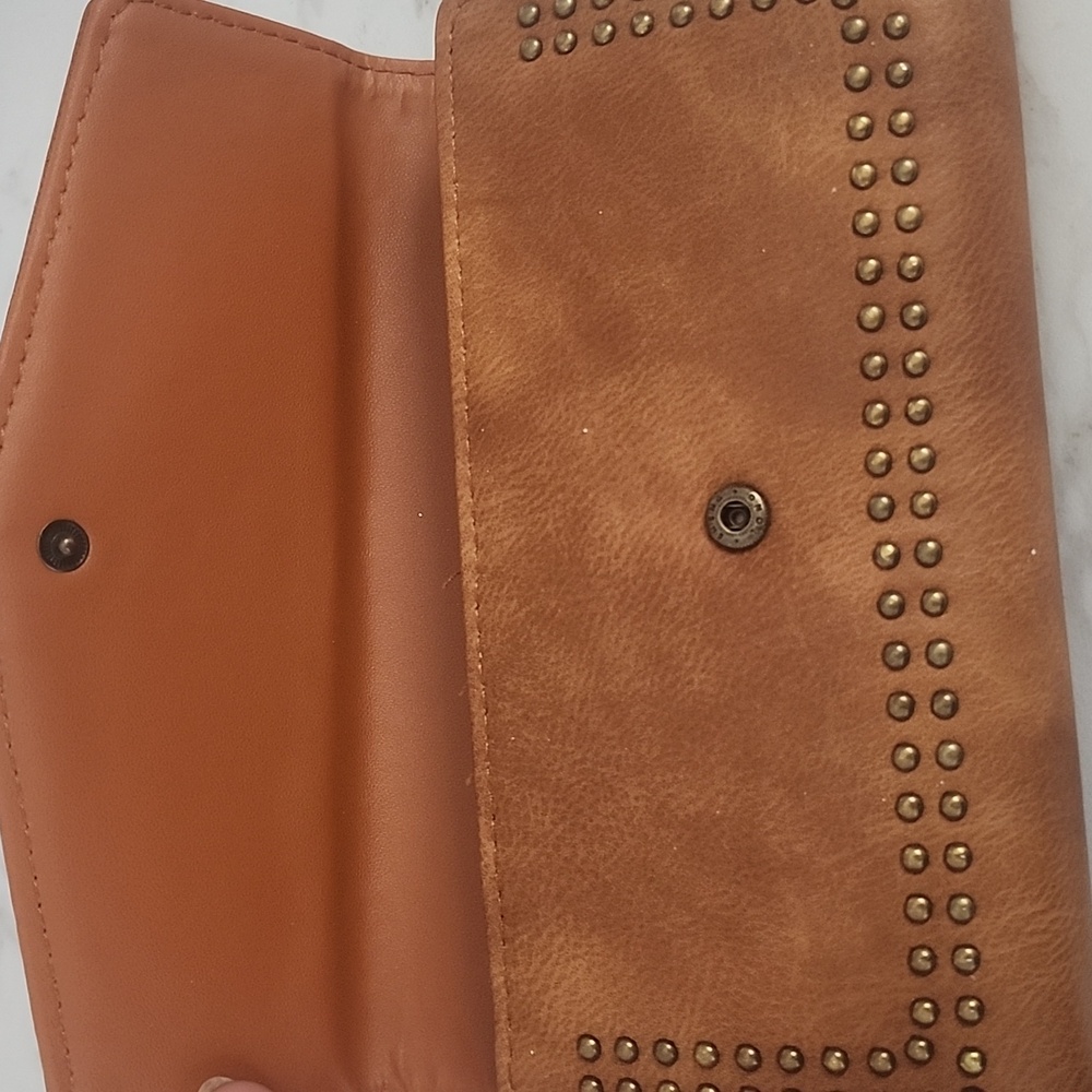 Revive Vintage Wallet - Picture 6 of 10